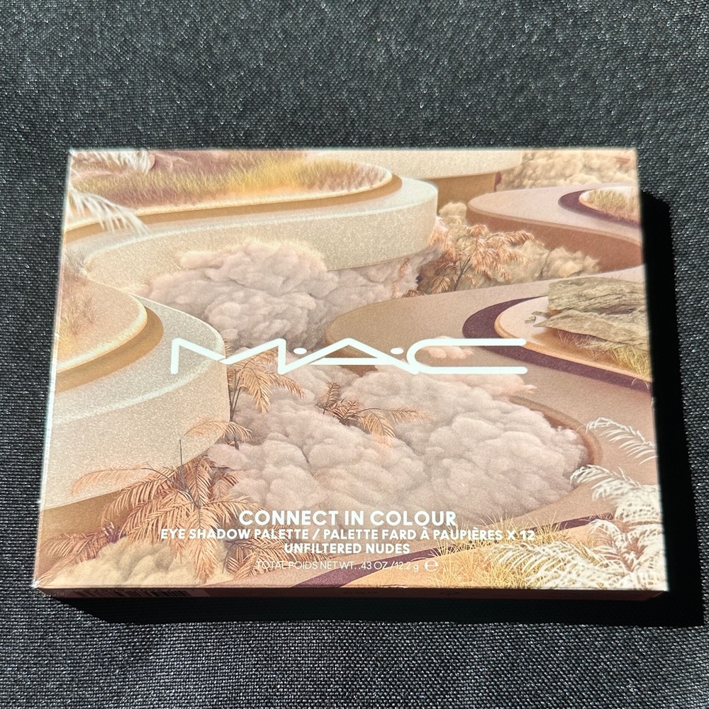 M·A·C
Connect in Colour Eye Shadow Palette - 12 Pan (New) never used